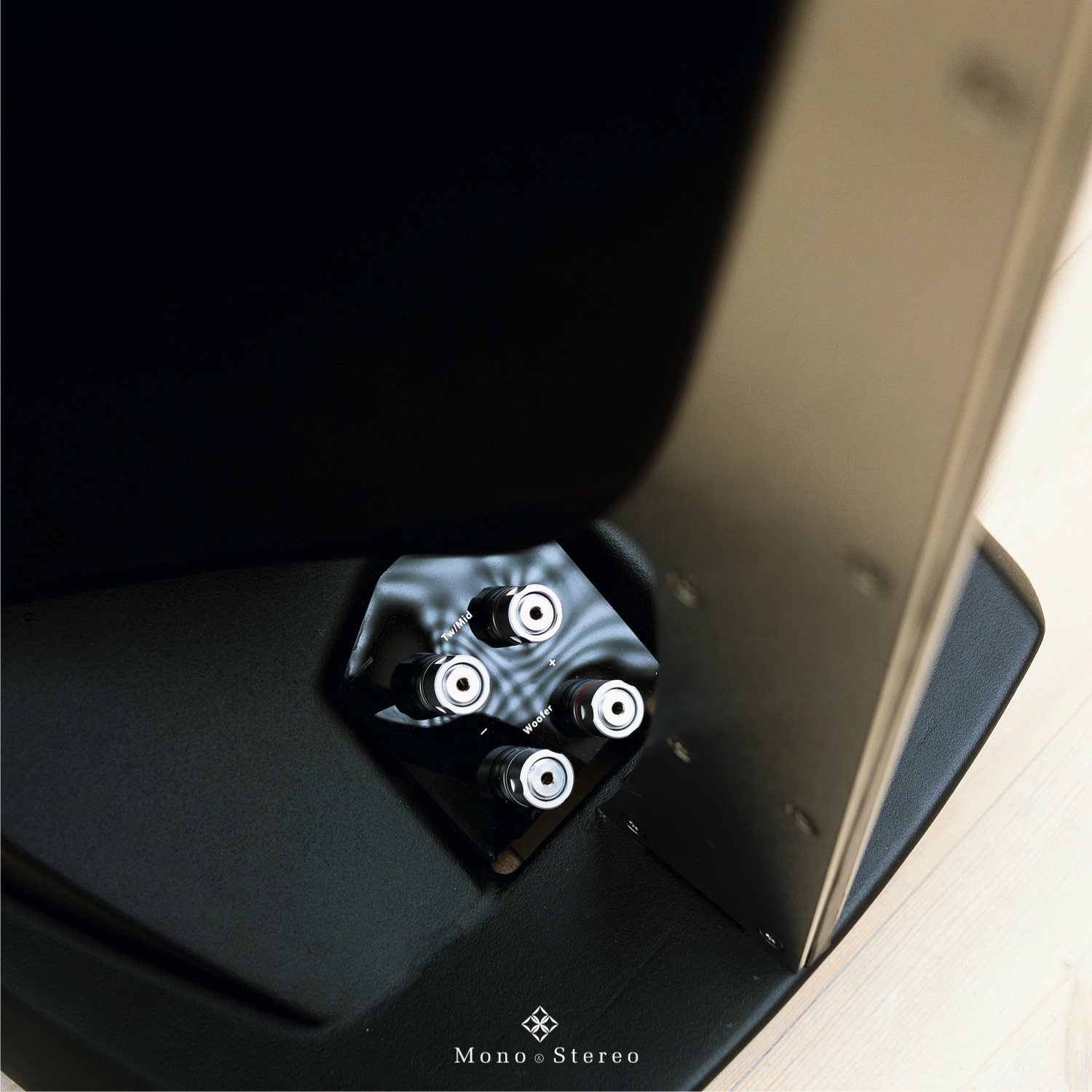 Jamo R909 Speakers – Ultimate High-Fidelity