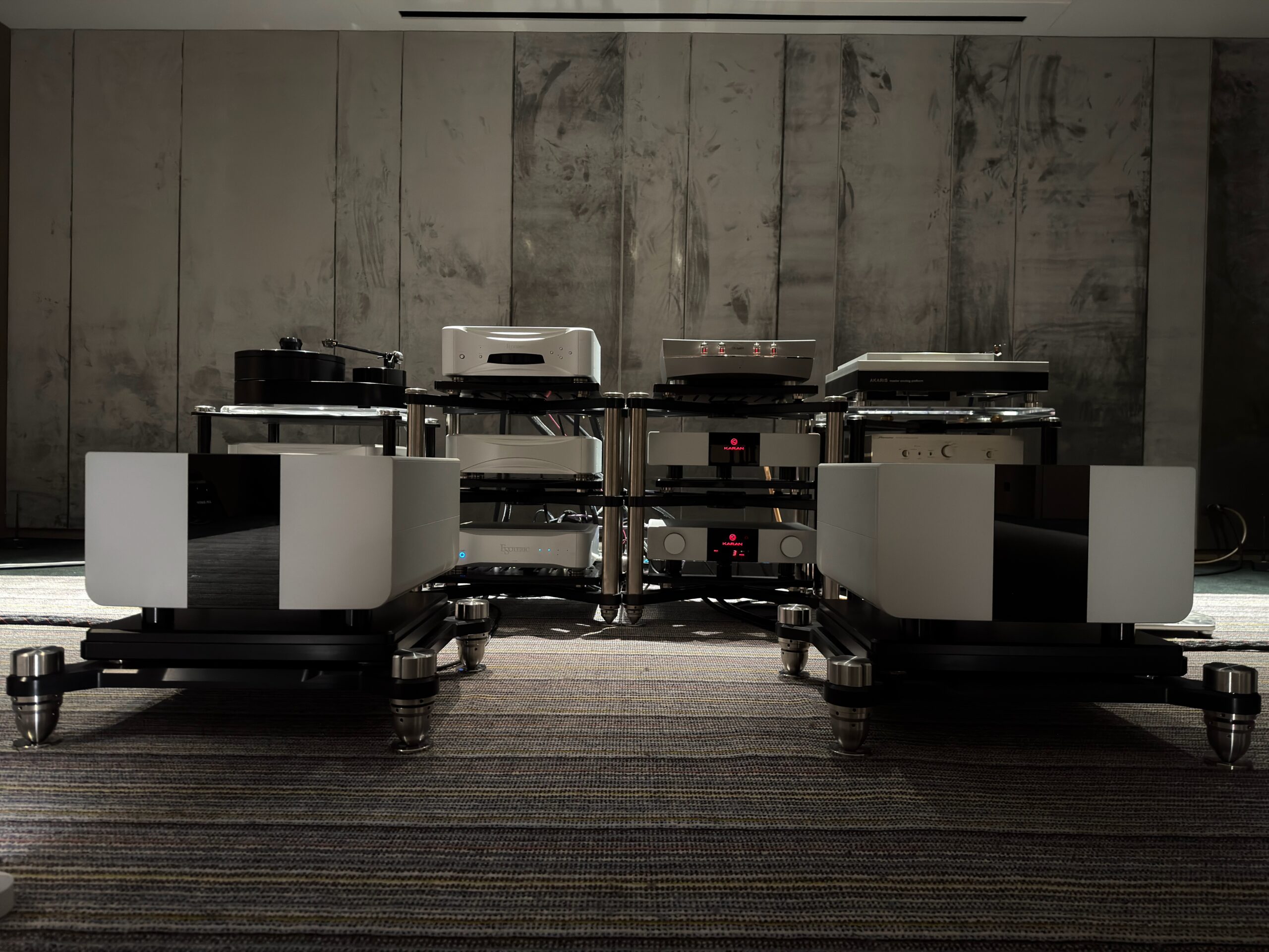 ZELLATON + KARAN ACOUSTICS + SCHNERZINGER + DS AUDIO + ESOTERIC